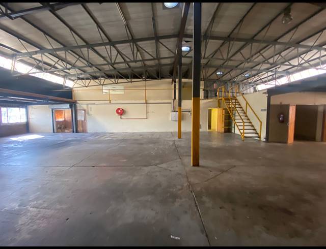 775M² WAREHOUSE TO LET IN ROBERTVILLE